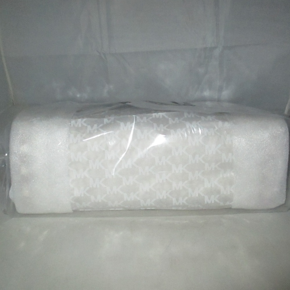 MICHAEL KORS Newbury Studded Chain Shoulder Tote $368 Vanilla #108 NWT - Picture 7 of 8